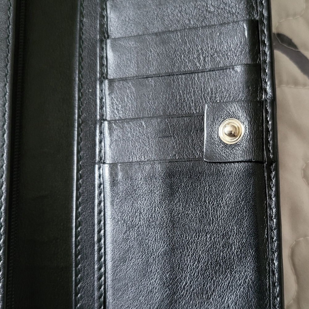 Gucci Black Wallet-EUC - Picture 9 of 14